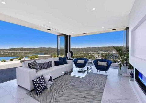 Stylish Penthouse With Views & Jacuzzi - Phillip Island Accommodation 0