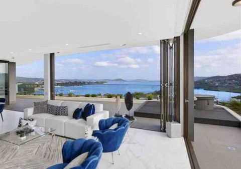 Stylish Penthouse With Views & Jacuzzi - Phillip Island Accommodation 1