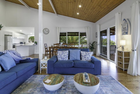Stylish Renovated Home - Ocean Views - Fireplace - Phillip Island Accommodation 3