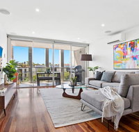 Stylish Saint Kilda Pad. walk to beach and cafes luna park - Phillip Island Accommodation