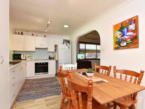 Summerfield Cottage - Hunter Valley, Renovated House In Central North Rothbury - Phillip Island Accommodation 2