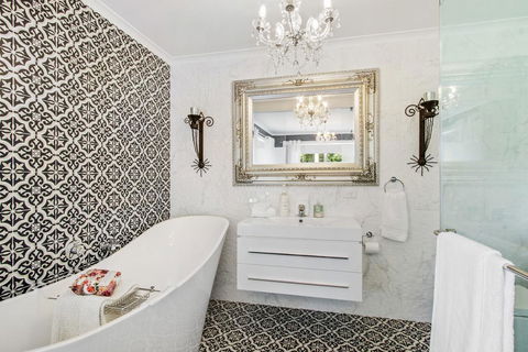 SUNNYDELL - Phillip Island Accommodation 0
