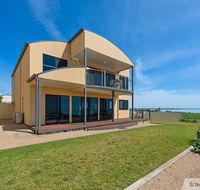 Sunset Cove Beach House - Phillip Island Accommodation