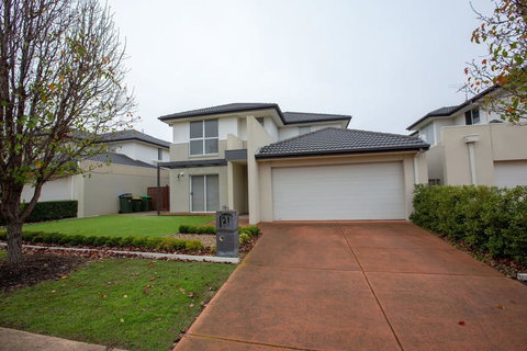 Superb Luxe 5BR House@Point Cook Near Lake - Phillip Island Accommodation 0