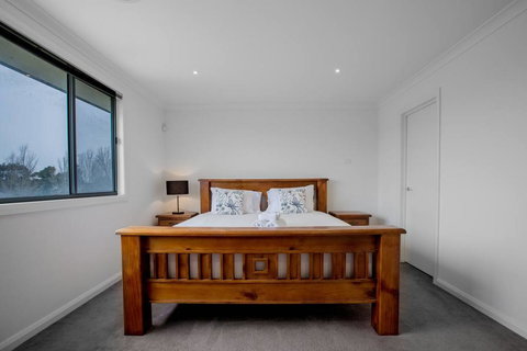 Superb Luxe 5BR House@Point Cook Near Lake - Phillip Island Accommodation 1