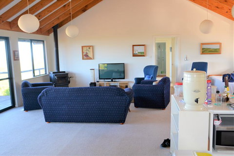 Surinam - Phillip Island Accommodation 2
