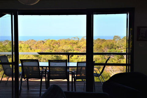 Surinam - Phillip Island Accommodation 0