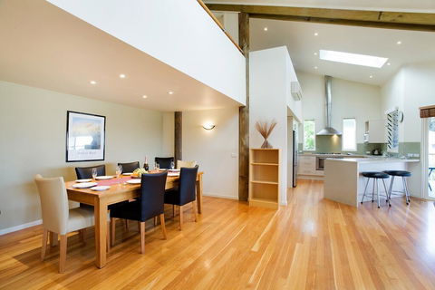 Tathra Beach House Holiday Apartments - Phillip Island Accommodation 1