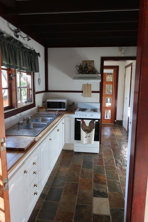 Ted And Stellas On Tamborine - Phillip Island Accommodation 2