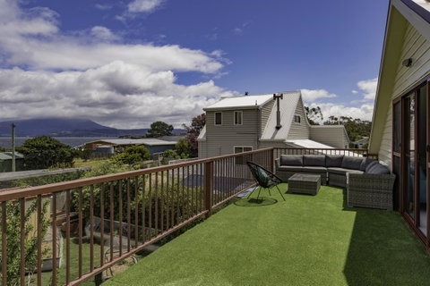 South Arm Luxury Loft - Phillip Island Accommodation 6