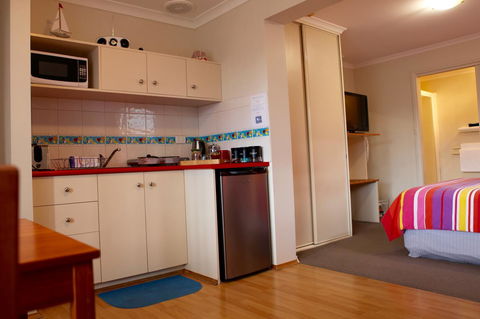 Sails On Port Sorell Boutique Apartments - Phillip Island Accommodation 7
