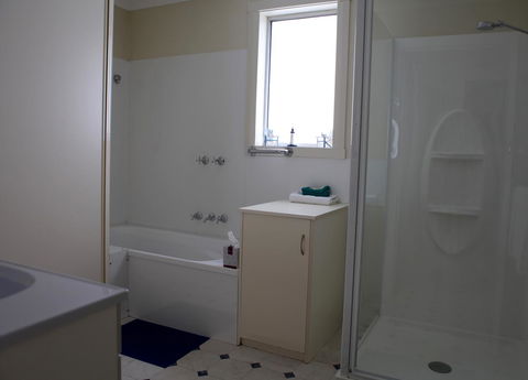 Sails On Port Sorell Boutique Apartments - Phillip Island Accommodation 4