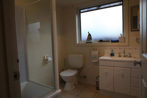 Sails On Port Sorell Boutique Apartments - Phillip Island Accommodation 12