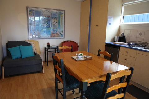 Sails On Port Sorell Boutique Apartments - Phillip Island Accommodation 11