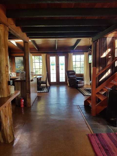 Whispering Hills Retreat - Phillip Island Accommodation 11