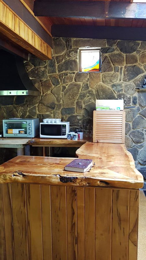 Whispering Hills Retreat - Phillip Island Accommodation 8