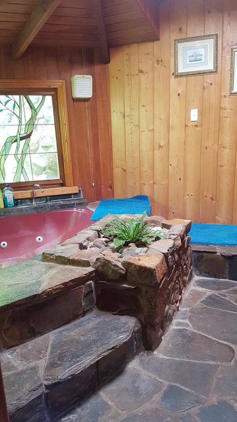 Whispering Hills Retreat - Phillip Island Accommodation 9