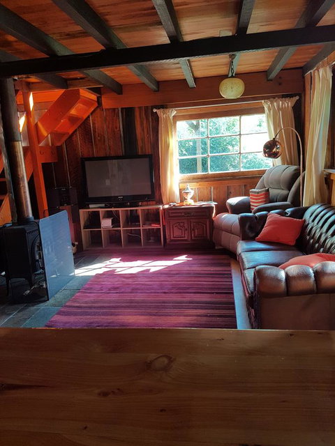 Whispering Hills Retreat - Phillip Island Accommodation 10