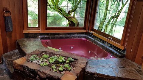 Whispering Hills Retreat - Phillip Island Accommodation 4