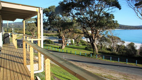 KINGFISHER COTTAGE Beachfront At The Binalong Bay - Phillip Island Accommodation 8