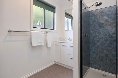 KINGFISHER COTTAGE Beachfront At The Binalong Bay - Phillip Island Accommodation 2