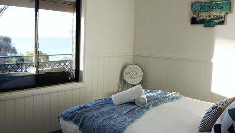 KINGFISHER COTTAGE Beachfront At The Binalong Bay - Phillip Island Accommodation 11