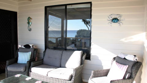 KINGFISHER COTTAGE Beachfront At The Binalong Bay - Phillip Island Accommodation 7