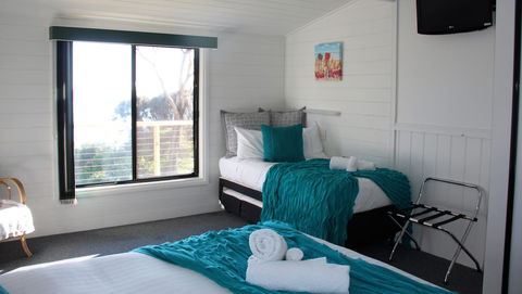 KINGFISHER COTTAGE Beachfront At The Binalong Bay - Phillip Island Accommodation 5