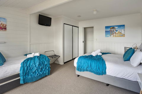 KINGFISHER COTTAGE Beachfront At The Binalong Bay - Phillip Island Accommodation 3