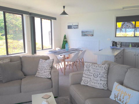 KINGFISHER COTTAGE Beachfront At The Binalong Bay - Phillip Island Accommodation 24