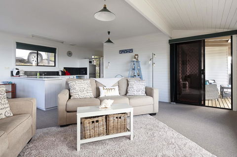 KINGFISHER COTTAGE Beachfront At The Binalong Bay - Phillip Island Accommodation 22