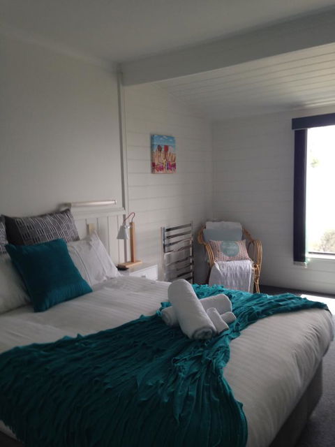 KINGFISHER COTTAGE Beachfront At The Binalong Bay - Phillip Island Accommodation 23