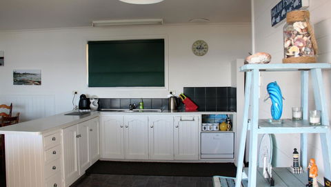 KINGFISHER COTTAGE Beachfront At The Binalong Bay - Phillip Island Accommodation 20