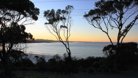 KINGFISHER COTTAGE Beachfront At The Binalong Bay - Phillip Island Accommodation 19