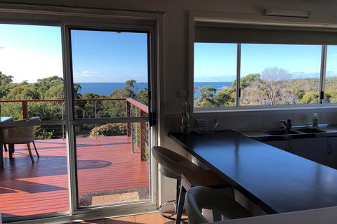 BAY OF FIRES SEACHANGE Ocean Frontage - Phillip Island Accommodation 3
