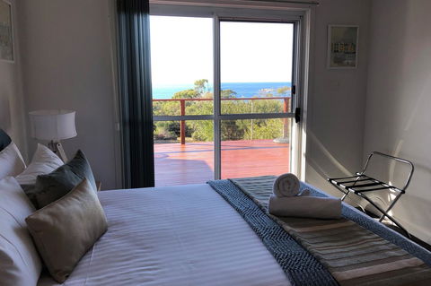 BAY OF FIRES SEACHANGE Ocean Frontage - Phillip Island Accommodation 4