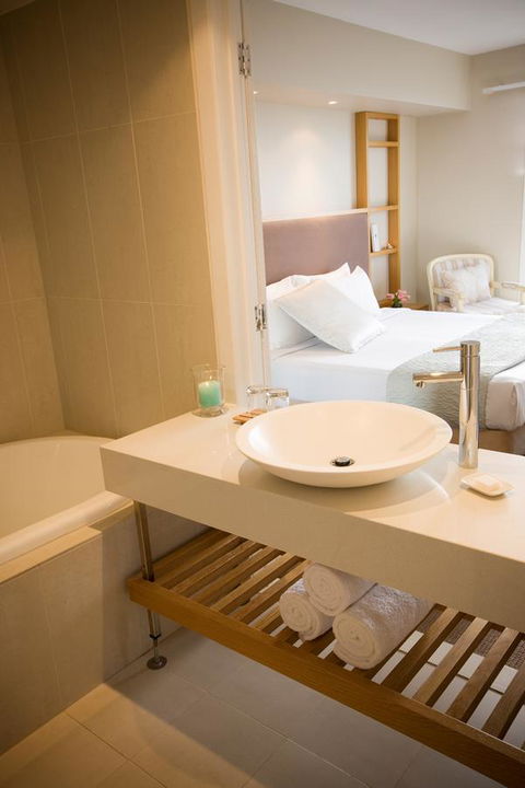 Deep Blue Hotel & Hot Springs - Phillip Island Accommodation 38