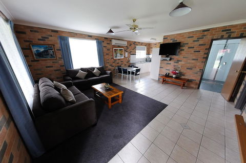Greenvale Holiday Units - Phillip Island Accommodation 3
