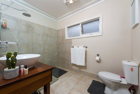 Lovely 5BR Full House In Glen Waverley, Walk To Train, Bus & Shops - Phillip Island Accommodation 6