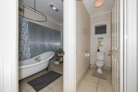 Lovely 5BR Full House In Glen Waverley, Walk To Train, Bus & Shops - Phillip Island Accommodation 11