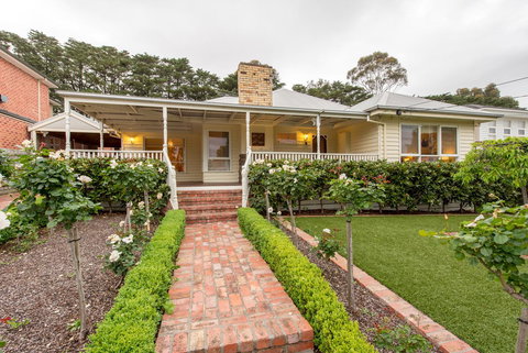 Lovely 5BR Full House In Glen Waverley, Walk To Train, Bus & Shops - Phillip Island Accommodation 16