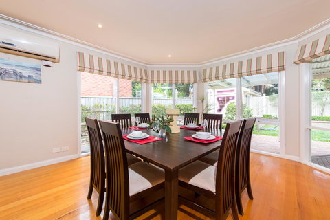 Lovely 5BR Full House In Glen Waverley, Walk To Train, Bus & Shops - Phillip Island Accommodation 4