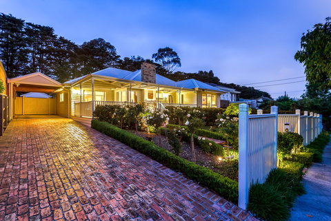 Lovely 5BR Full House In Glen Waverley, Walk To Train, Bus & Shops - Phillip Island Accommodation 0