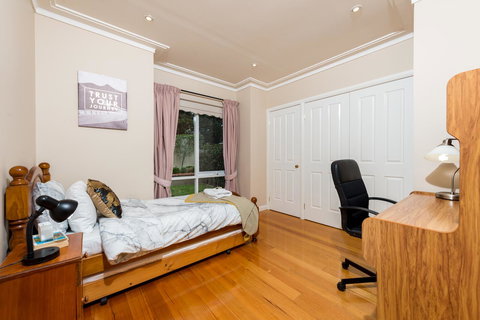 Lovely 5BR Full House In Glen Waverley, Walk To Train, Bus & Shops - Phillip Island Accommodation 9