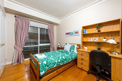 Lovely 5BR Full House In Glen Waverley, Walk To Train, Bus & Shops - Phillip Island Accommodation 8