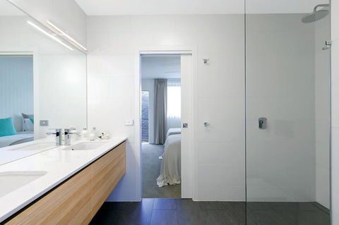 Lakes Edge Apartments - Phillip Island Accommodation 2