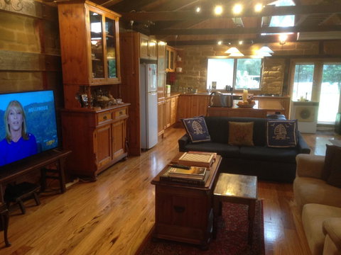 Mud Hollow Barn - Phillip Island Accommodation 13