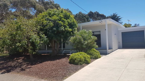 Island Escape - Phillip Island Accommodation 0