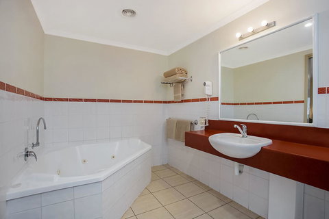 Comfort Inn Warrnambool International - Phillip Island Accommodation 11