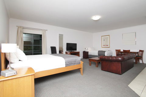 Quality Inn & Suites The Menzies - Phillip Island Accommodation 10